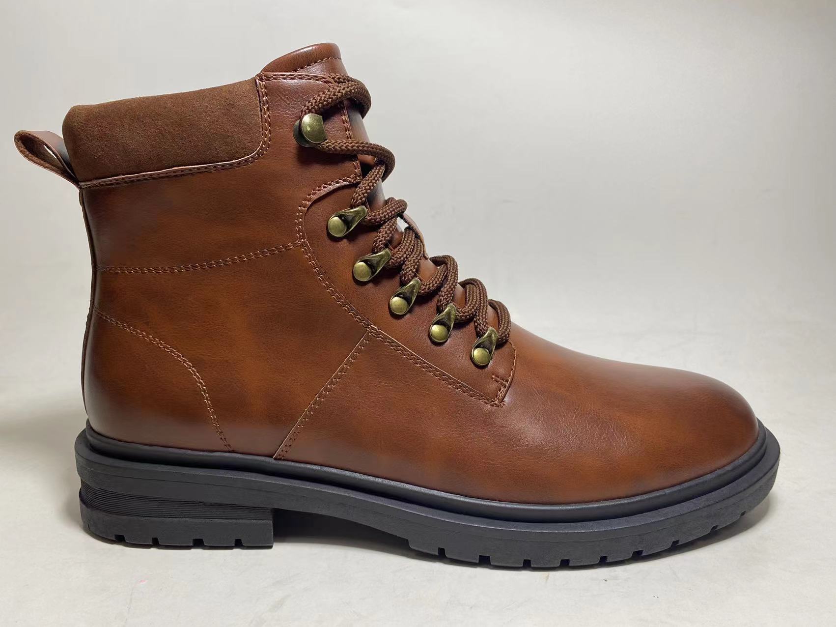 Hiking brown boot