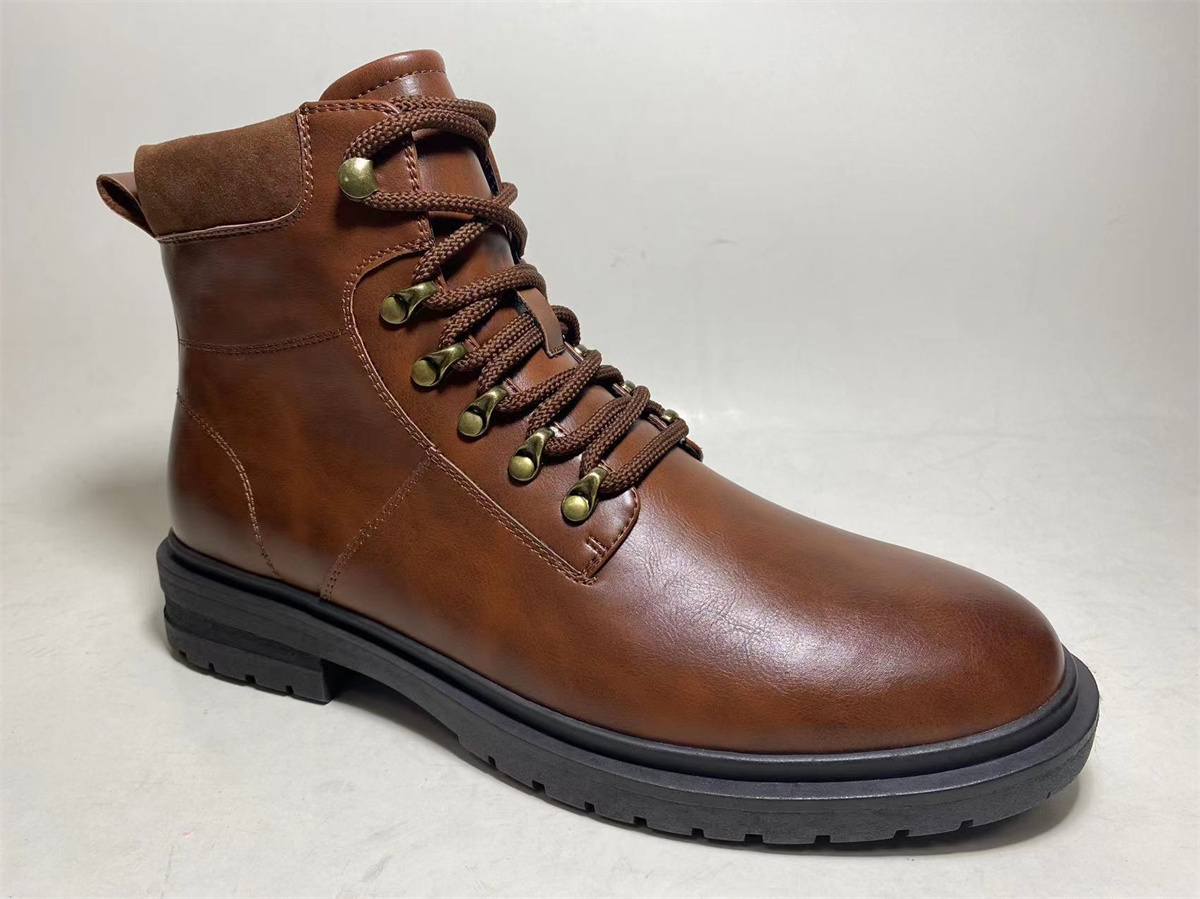 Hiking brown boot